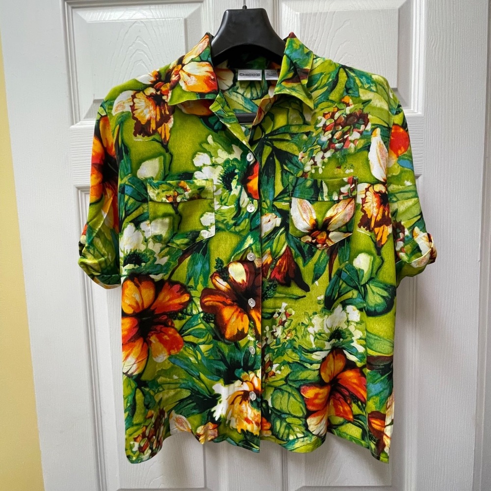 Vintage Chico's Women's Size 1 (M) Tropical Print 100%‎ Rayon Roll-Tab Shirt - Picture 3 of 11